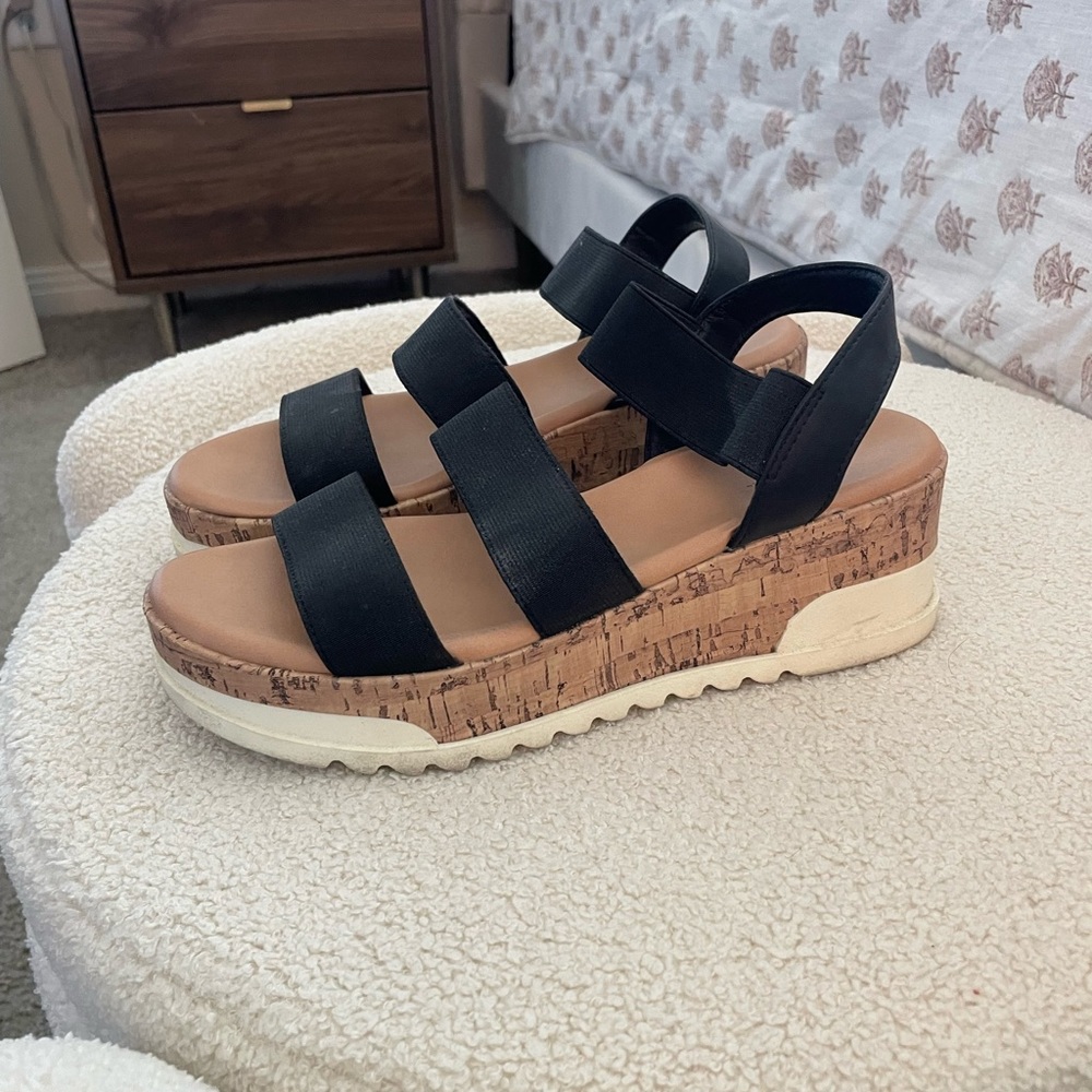 Universal Thread Strapped Sandals